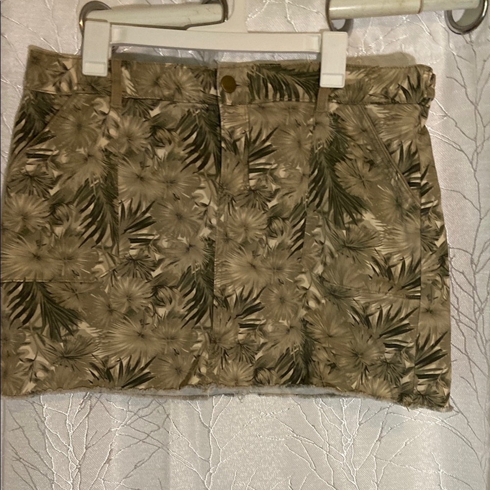 Versona Tan and Green Mini Pencil Skirt Casual Resort Wear